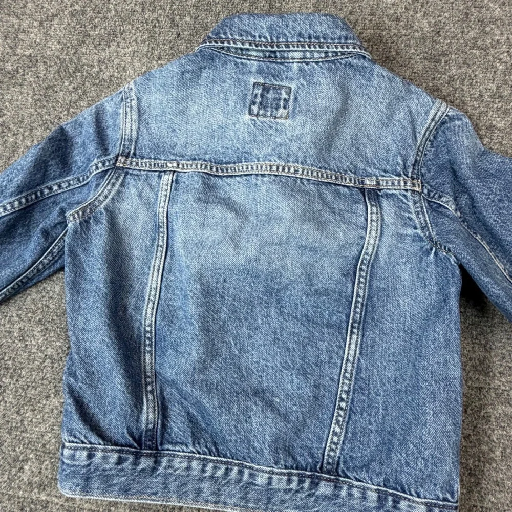 Gap Kids Girls Size Large‎ 10 Blue Denim Jacket Medium Wash Button Front Pocket